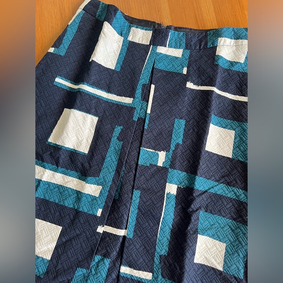 Women’s Banana Republic High Waisted Geometric Midi Skirt, Size 6 - Picture 13 of 15